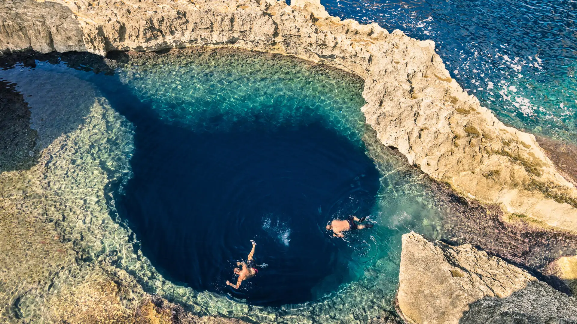 dest_malta_luqa_azure-window_gozo_gettyimages-467551504_universal_within-usage-period_31099