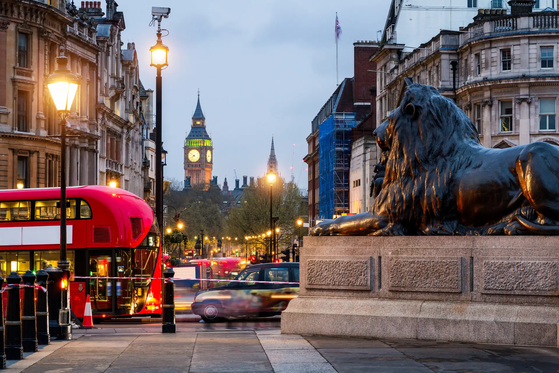 dest_london_trafalgar_square_gettyimages-817367354_universal_within-usage-period_100803