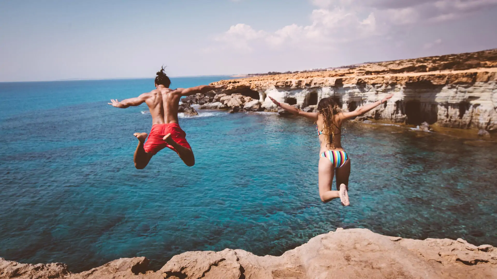 dest_cyprus_theme_cliff-diving_summer_gettyimages-905496444_universal_within-usage-period_90958