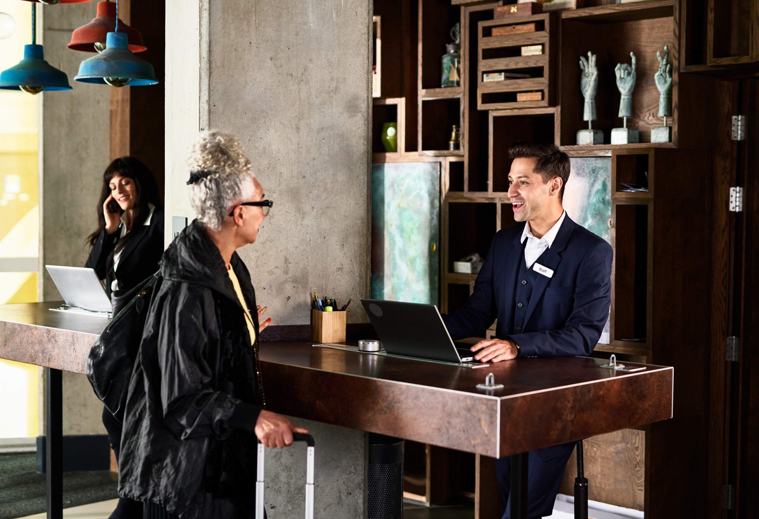 theme_people_woman_man_hotel_reception_gettyimages-1347851150-copy